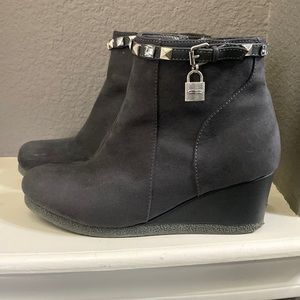 Michael Kors - size 5 (big girls) - charcoal gray wedge booties